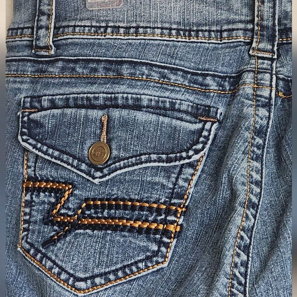 Bubblegum Women's Capris 5 Pocket Style Zip & Button Close Rivet Detail Sz 14 - Picture 8 of 9